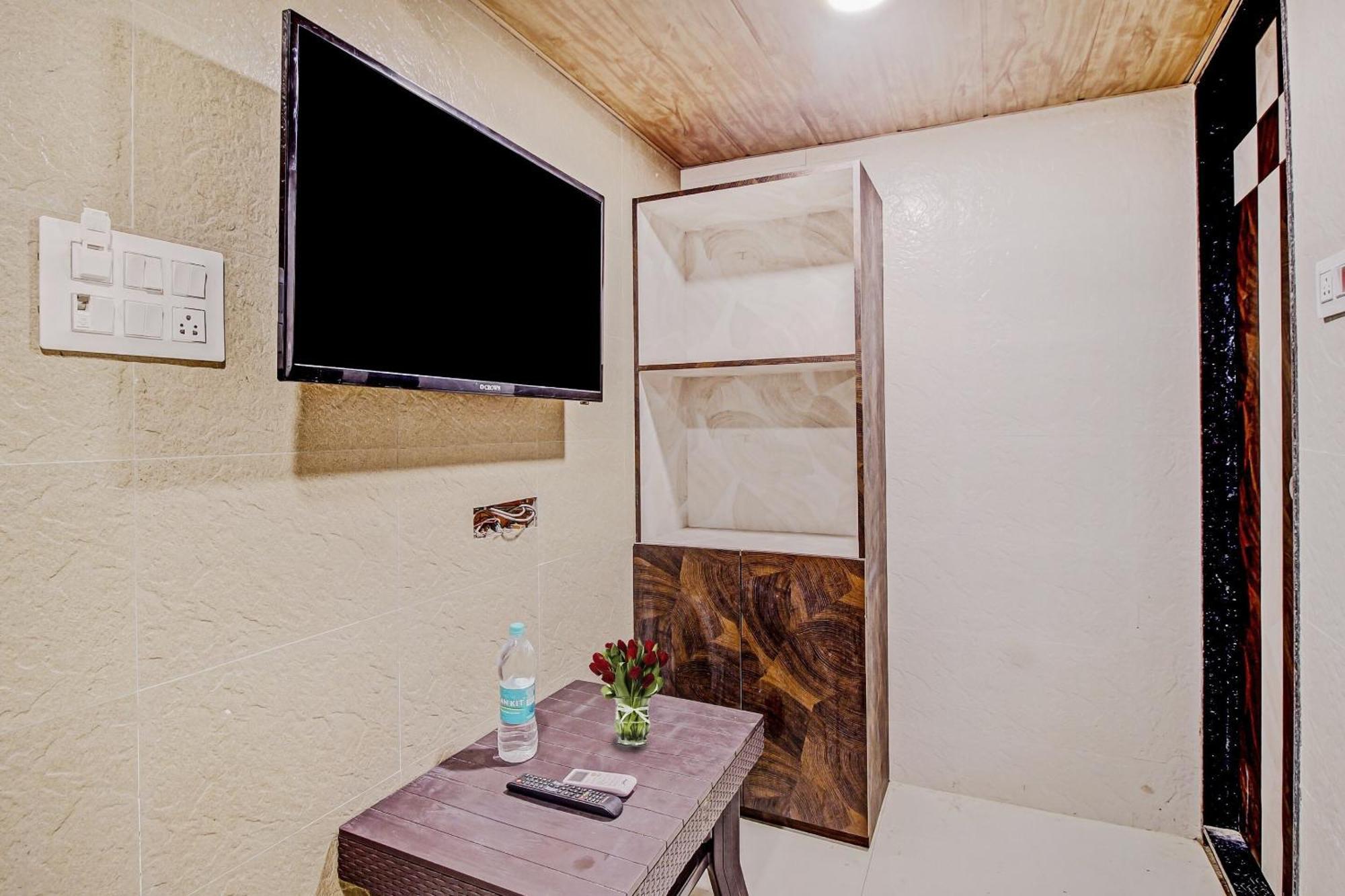 Hotel Ambedkar Kalyān Zewnętrze zdjęcie
