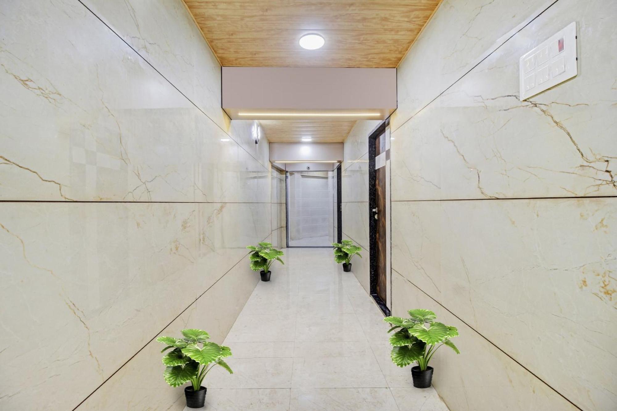 Hotel Ambedkar Kalyān Zewnętrze zdjęcie